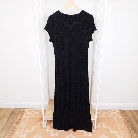 Vintage Textured V Neck Black Maxi Dress - Picture 3 of 6
